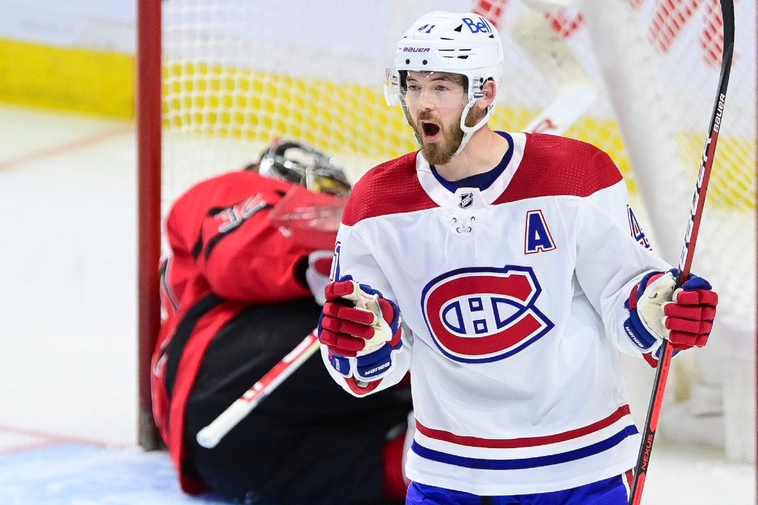 Paul Byron dans l'uniforme blanc des Canadiens