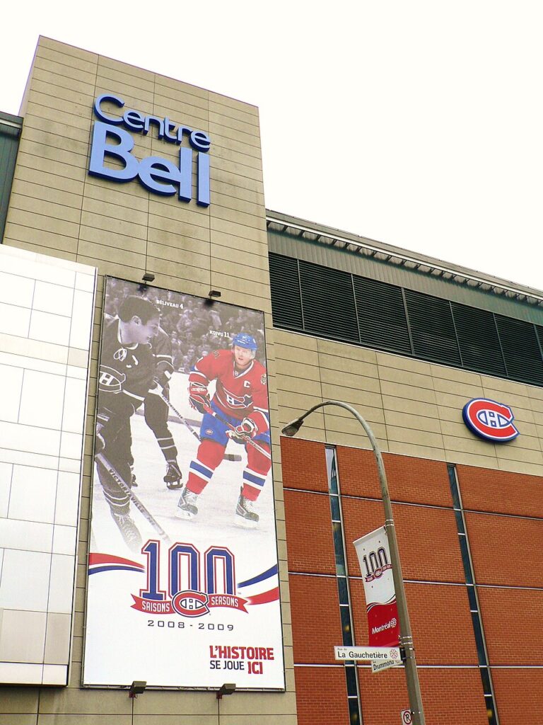 Collecte de denrées alimentaires du CH le 13 octobre à la Place des Canadiens