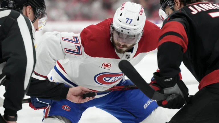 Les Oilers s&rsquo;intéressent à Kirby Dach, mais pas à n&rsquo;importe quel prix