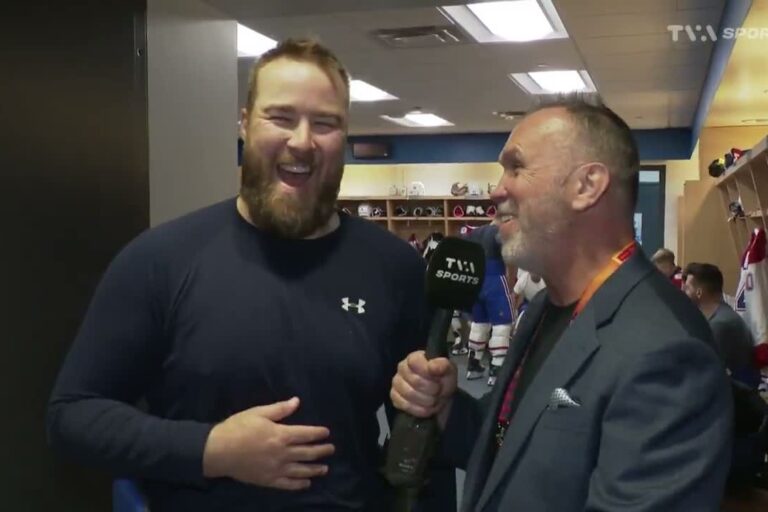 Dave Morissette en entrevue avec David Savard dans le vestiaire des anciens Canadiens à Winnipeg