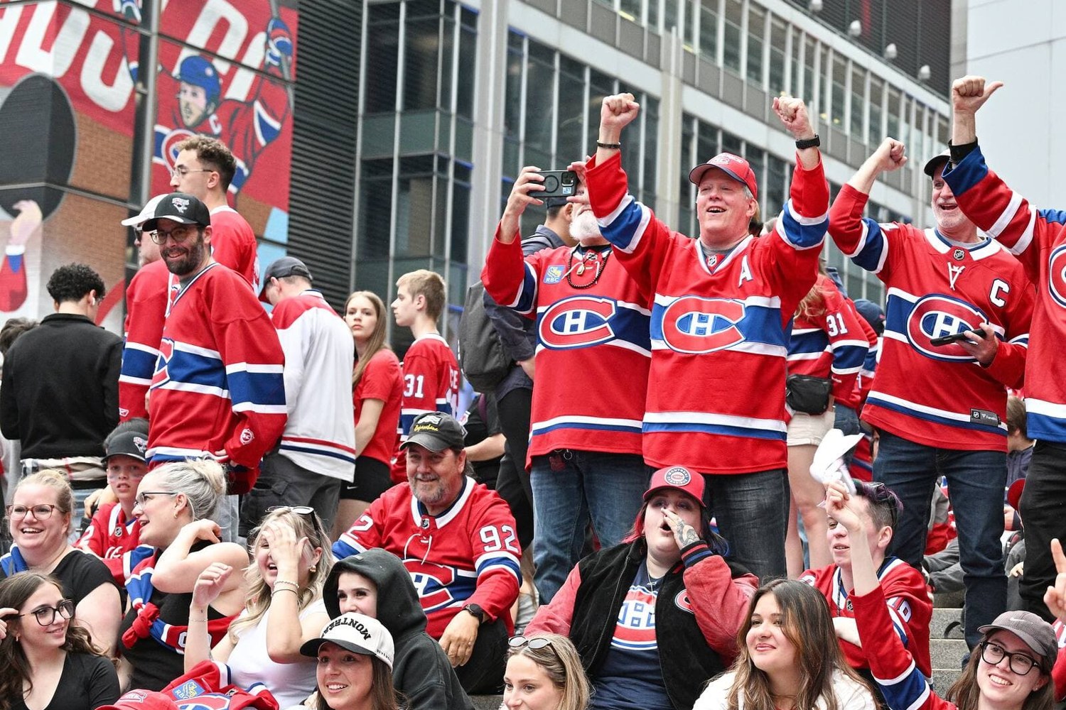 Des partisans du Canadien à l'extérieur du Centre Bell