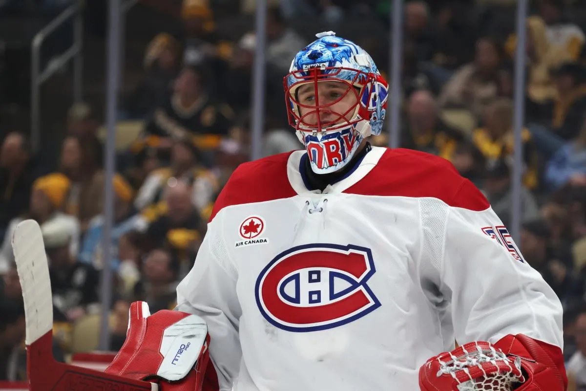 Jakub Dobes devant son filet avec le Canadien