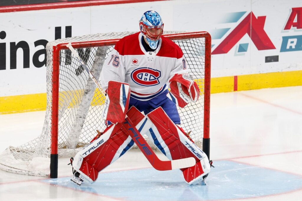 Jakub Dobes devant le filet du Canadien, chandail blanc