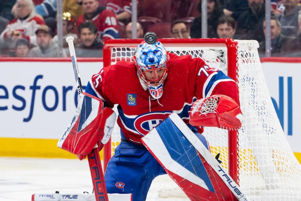 Jakub Dobes, gardien du Canadien de Montréal, devant son filet