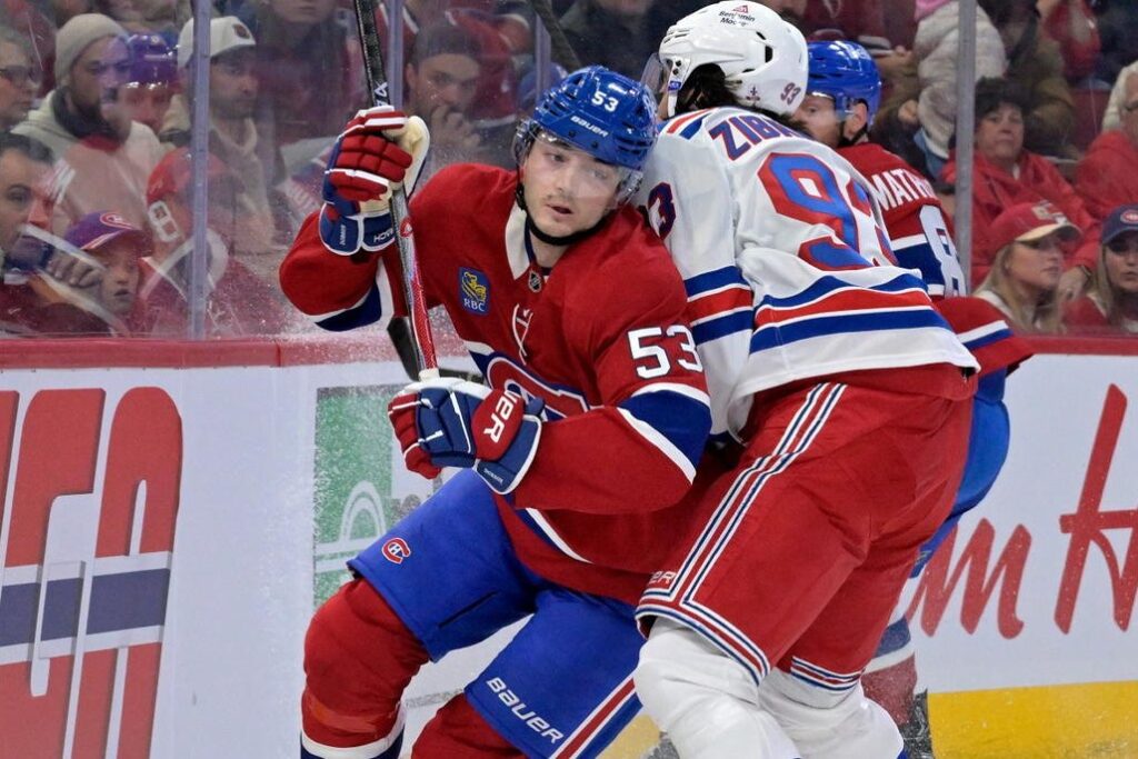 Noah Dobson en bataille le long de la bande avec le Canadien