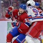 Noah Dobson en bataille le long de la bande avec le Canadien