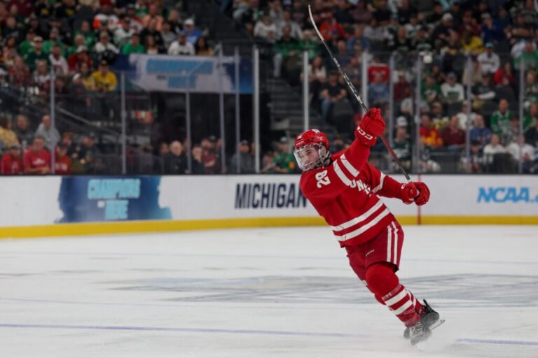 Aiden Dubinsky avec les Badgers du Wisconsin