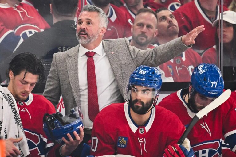 Martin St-Louis derrière le banc du Canadien
