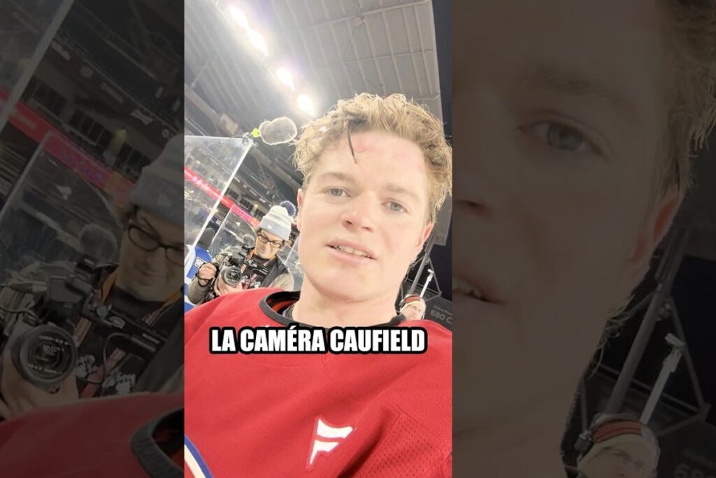 Cole Caufield en chandail rouge du Canadien lors de la séance de patin familial de la Classique héritage à Winnipeg