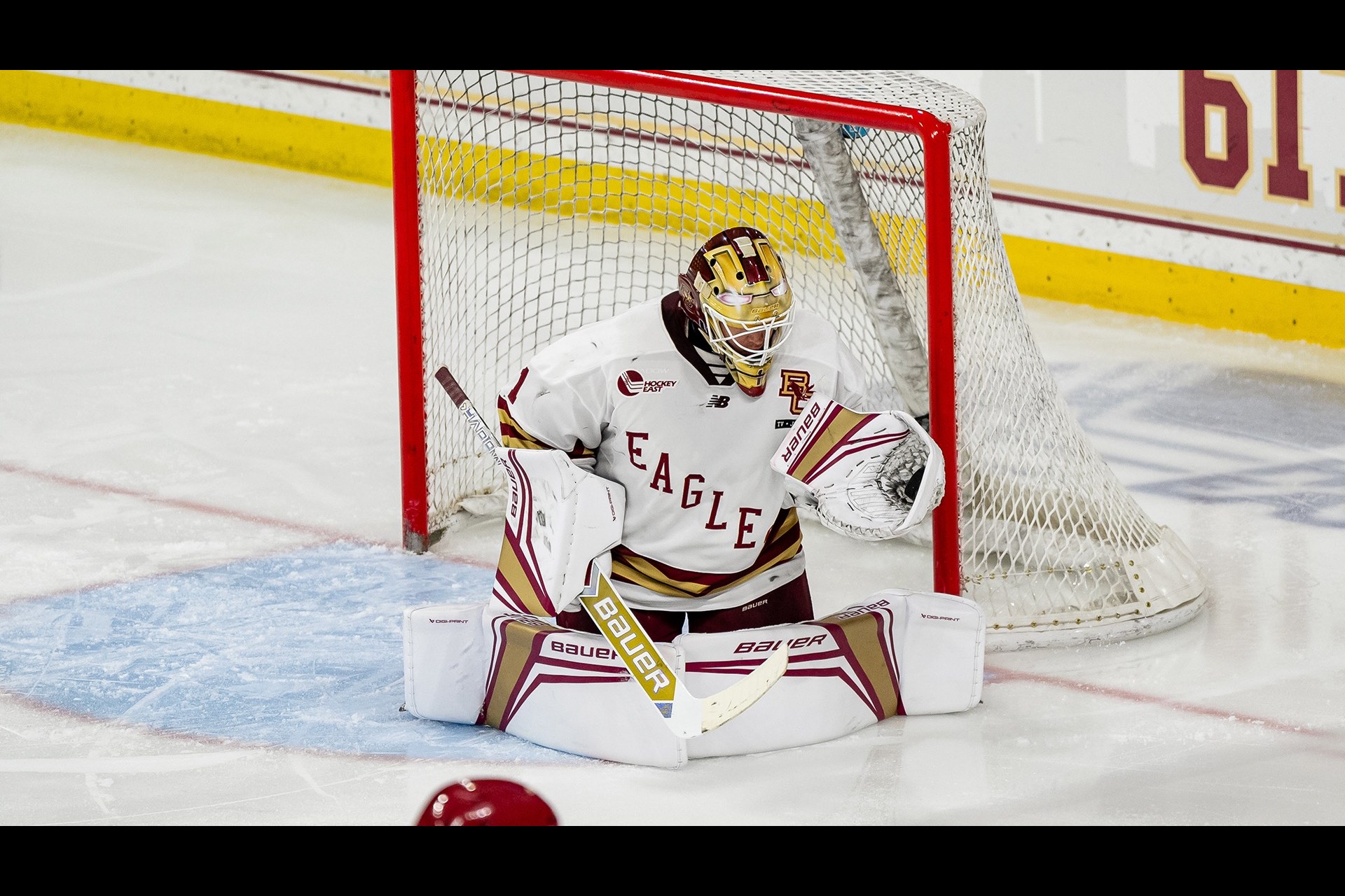 Jacob Fowler devant son filet avec les Eagles de Boston College