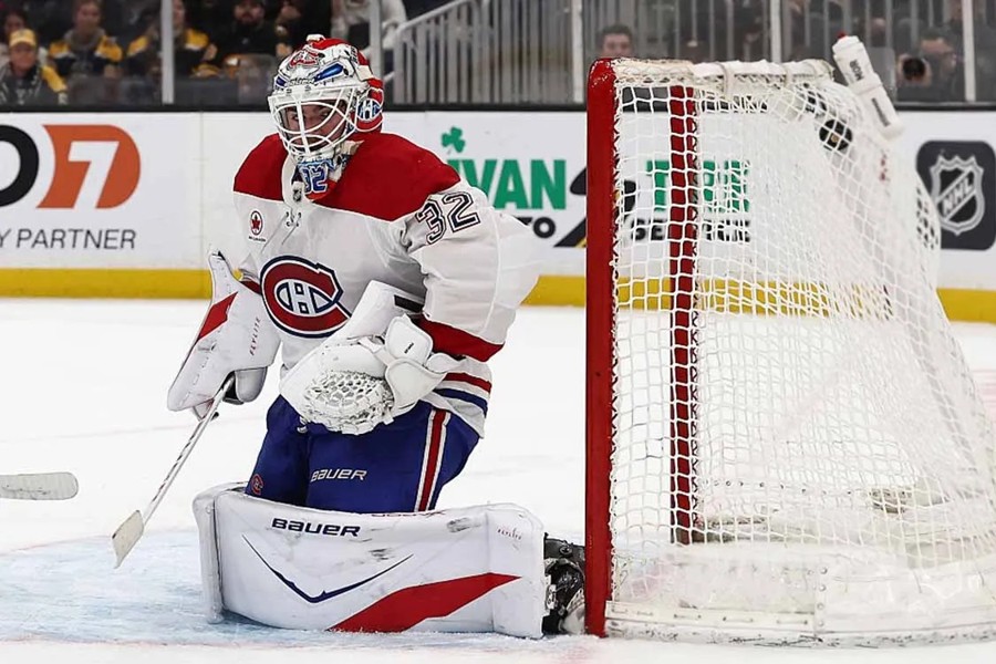 Jacob Fowler, gardien des Canadiens, devant son filet