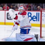 Jacob Fowler, gardien des Canadiens de Montréal, réalise un arrêt de la mitaine devant son filet