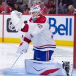 Jacob Fowler, numéro 32 du Canadien, en chandail blanc, célèbre un arrêt de la mitaine devant son filet
