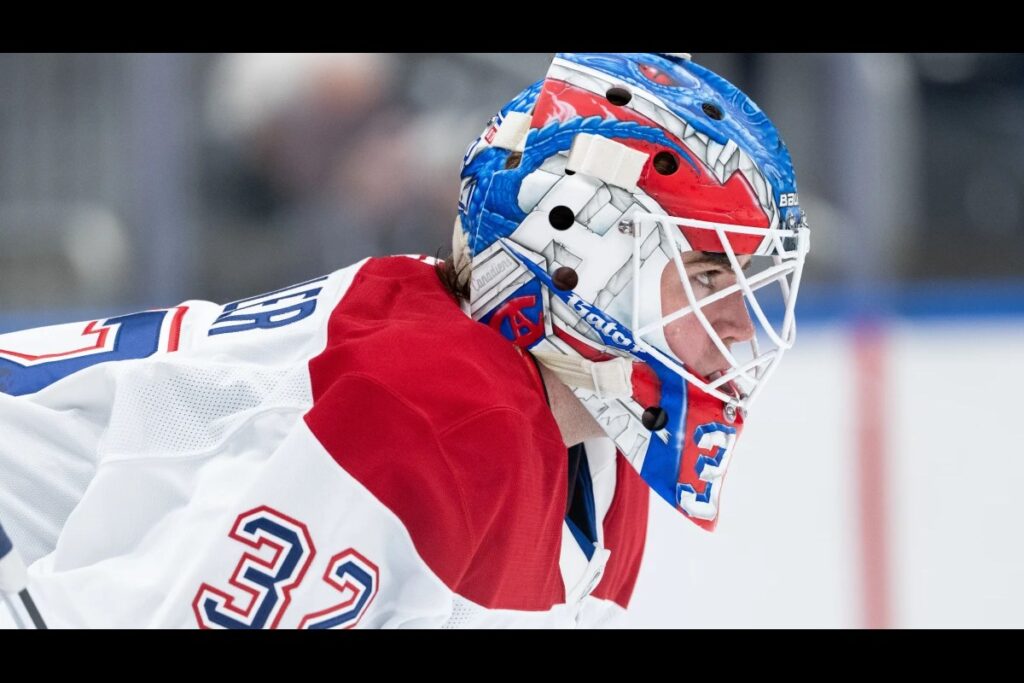 Jacob Fowler, gardien des Canadiens, en gros plan avec son masque