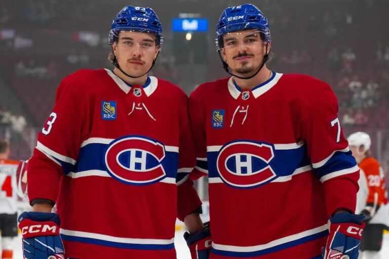 Florian et Arber Xhekaj en chandail rouge des Canadiens de Montréal