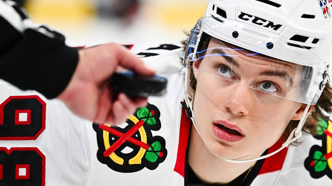 Connor Bedard des Blackhawks en gros plan