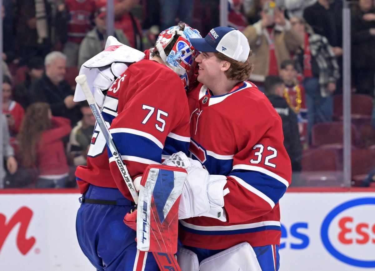 Jakub Dobes et Jacob Fowler en chandail rouge du Canadien