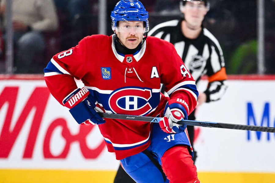 Mike Matheson avec le chandail du Canadien