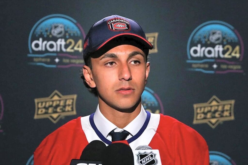 Michael Hage au repechage 2024, avec le chandail du Canadien