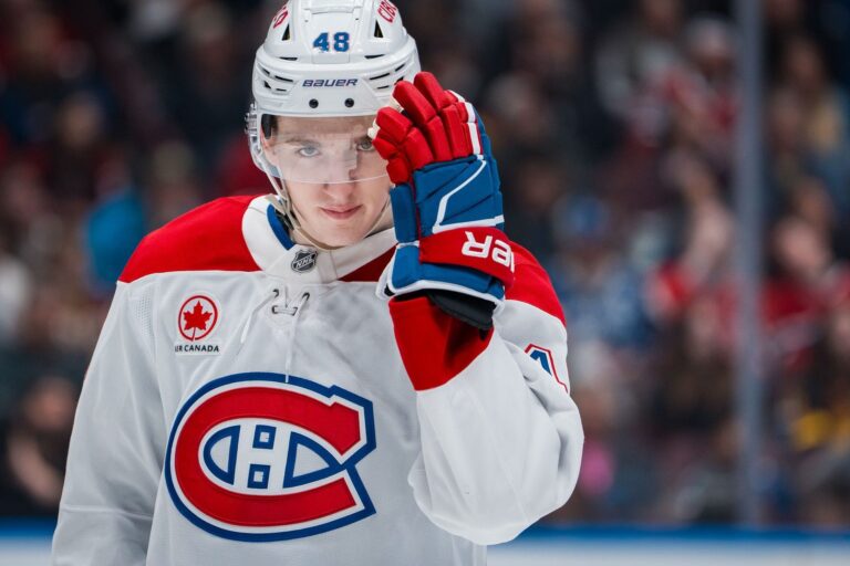 La mauvaise gestion de Lane Hutson a coûté le match au Canadien contre les Sharks, selon Dany Dubé