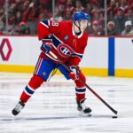 Lane Hutson en chandail rouge des Canadiens de Montréal