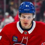 Oliver Kapanen dans l'uniforme rouge des Canadiens