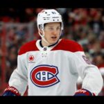 Oliver Kapanen en chandail blanc des Canadiens de Montréal