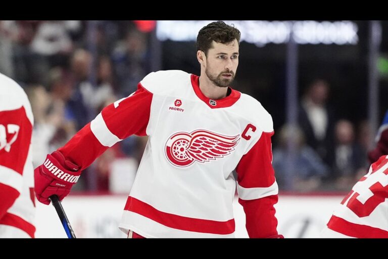 Un dépisteur des Red Wings au Centre Bell ce soir, en pleine rumeur Dylan Larkin