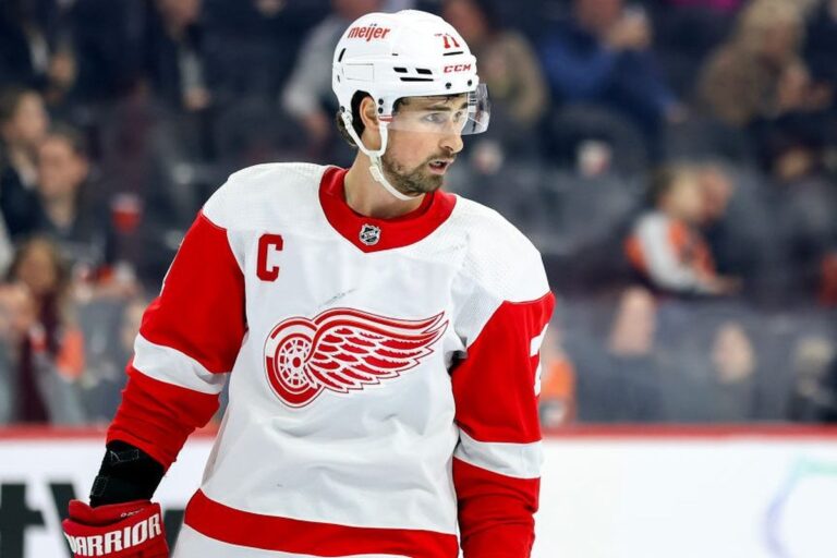 Les Red Wings disent avoir fait la paix avec Dylan Larkin et vouloir le garder