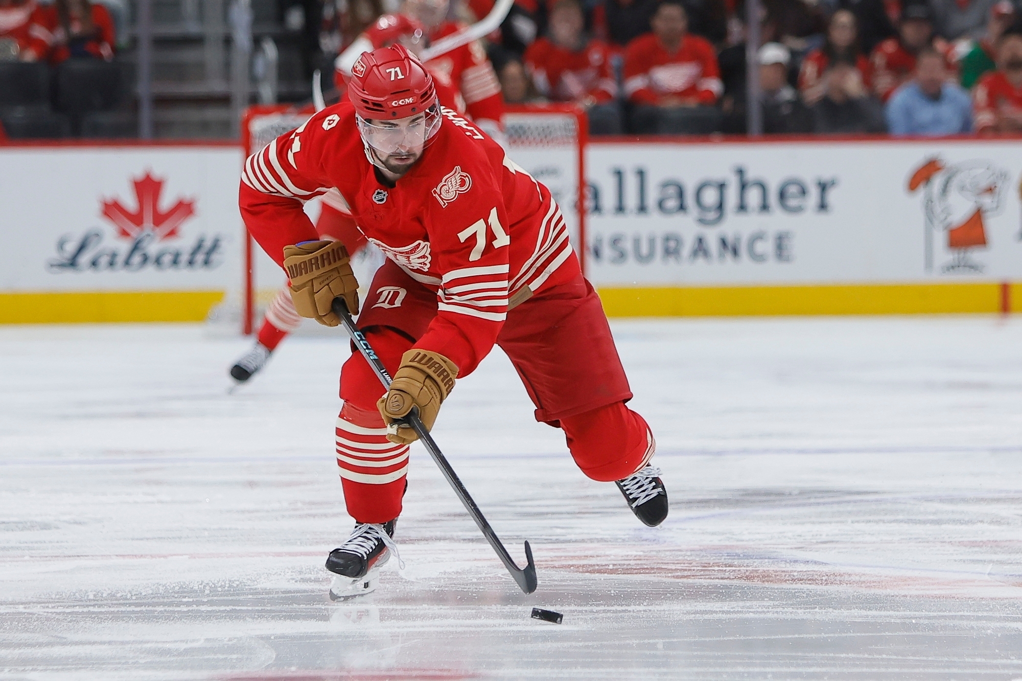 Dylan Larkin en action