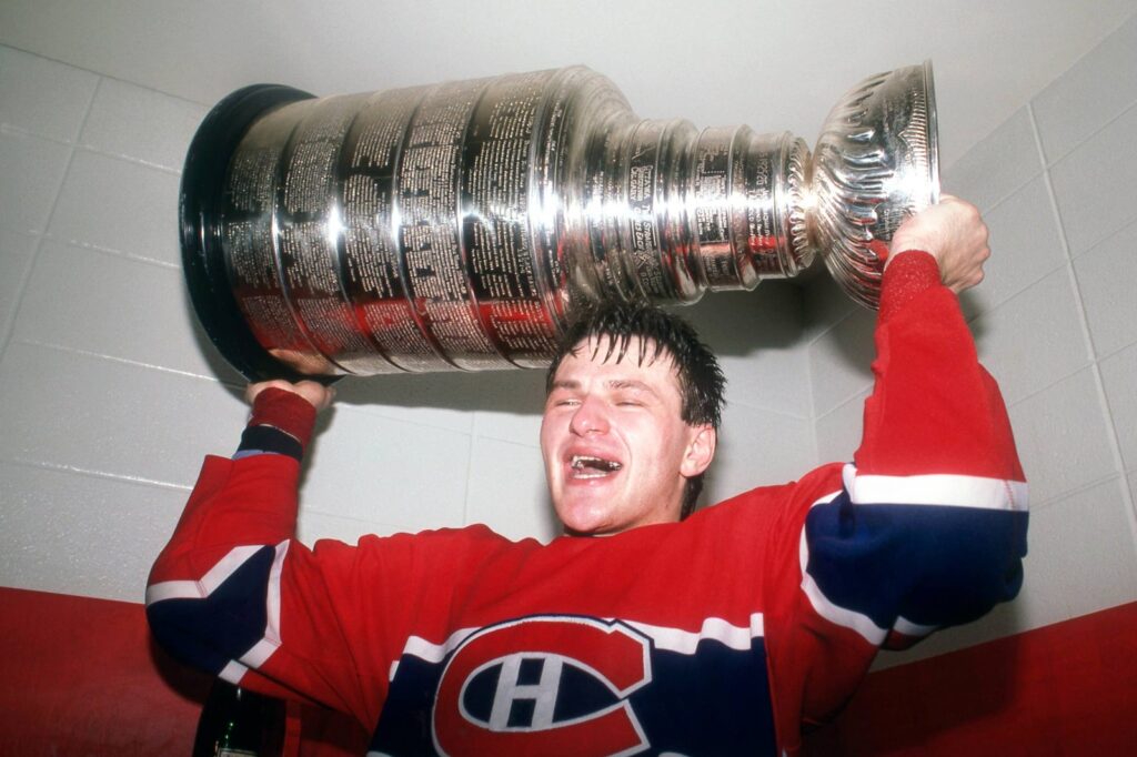 Claude Lemieux soulève la coupe Stanley avec le Canadien de Montréal en 1986