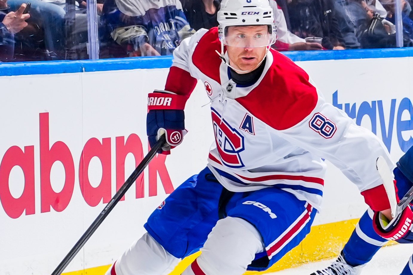 Mike Matheson en action dans l'uniforme blanc du Canadien