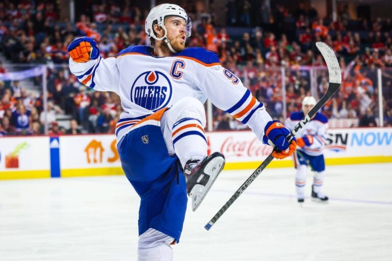 30 points en 10 matchs : Connor McDavid rejoint Lemieux, Gretzky et Bossy dans l&rsquo;histoire de la LNH