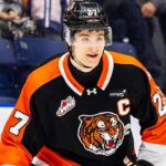 Bryce Pickford, défenseur des Tigers de Medicine Hat, chandail noir et orange, numéro 27
