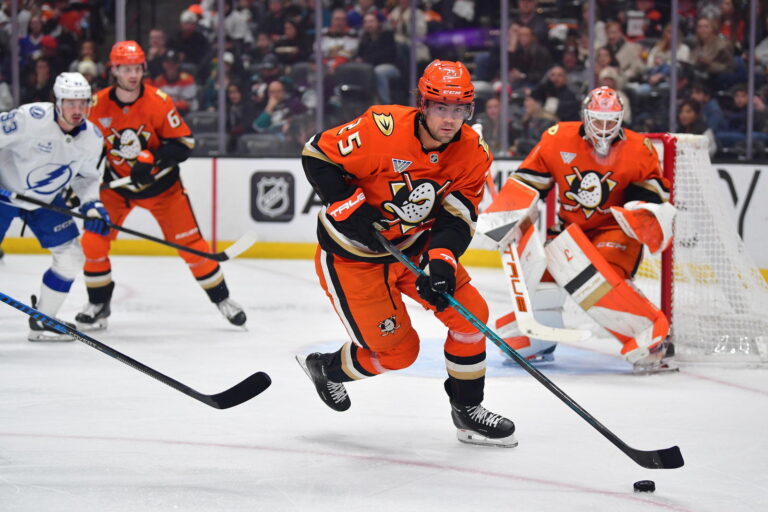 Ryan Poehling avec les Ducks d'Anaheim