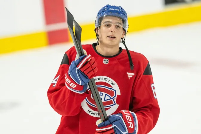 David Reinbacher à l'entraînement du Canadien