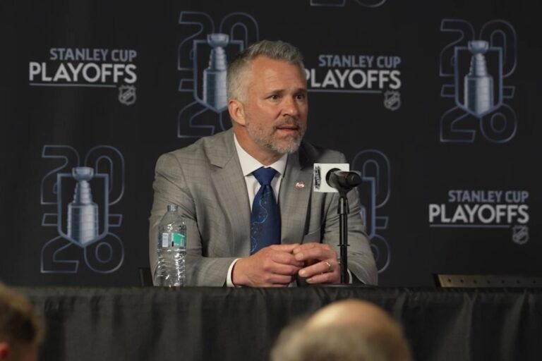 Martin St-Louis en point de presse