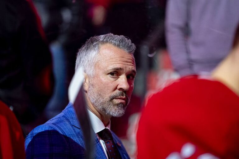 Martin St-Louis refuse de se prononcer sur Jakub Dobeš : « c&rsquo;est difficile de gagner quand tu donnes cinq buts »