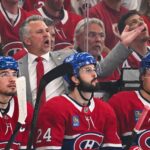 Martin St-Louis derrière le banc du Canadien, avec Phillip Danault