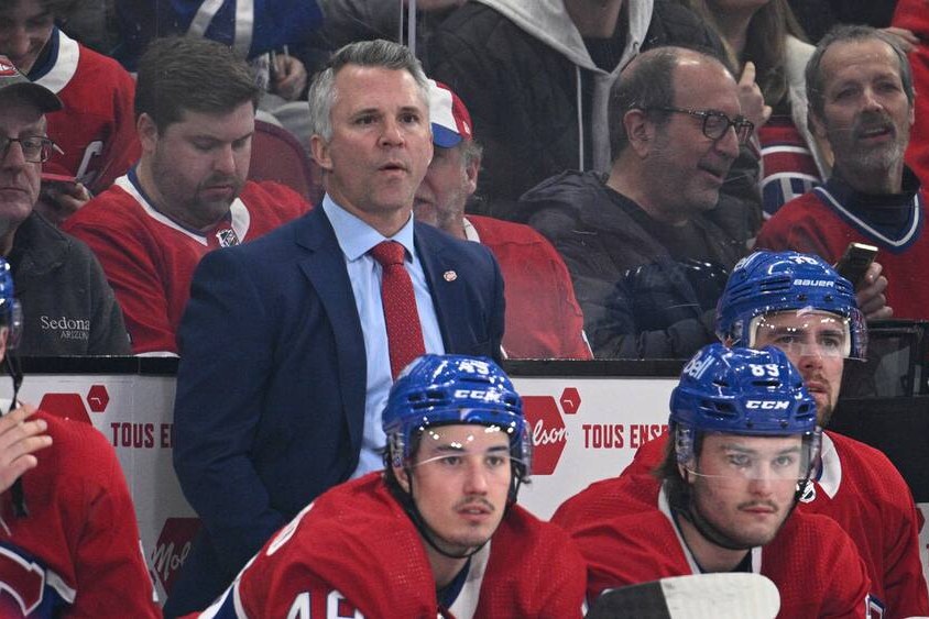 Martin St-Louis derrière le banc des Canadiens de Montréal
