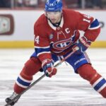 Nick Suzuki en chandail rouge du Canadien, en action sur la glace