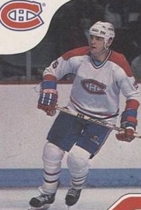 Un joueur du Canadien en chandail blanc