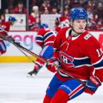 Cole Caufield en uniforme rouge du Canadien