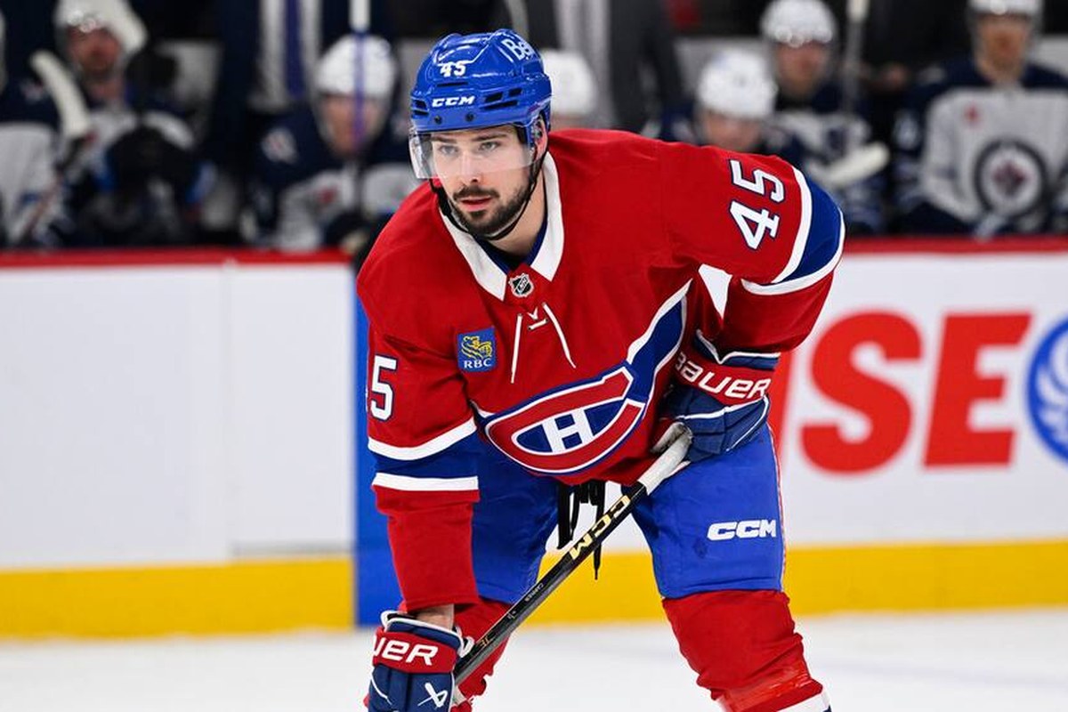 Alexandre Carrier avec le chandail du Canadien