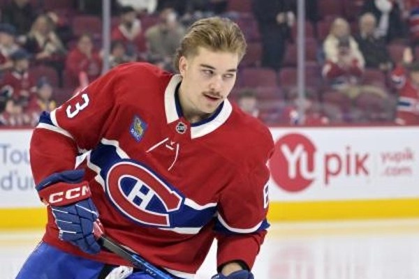Florian Xhekaj en chandail rouge du Canadien de Montréal, numéro 63