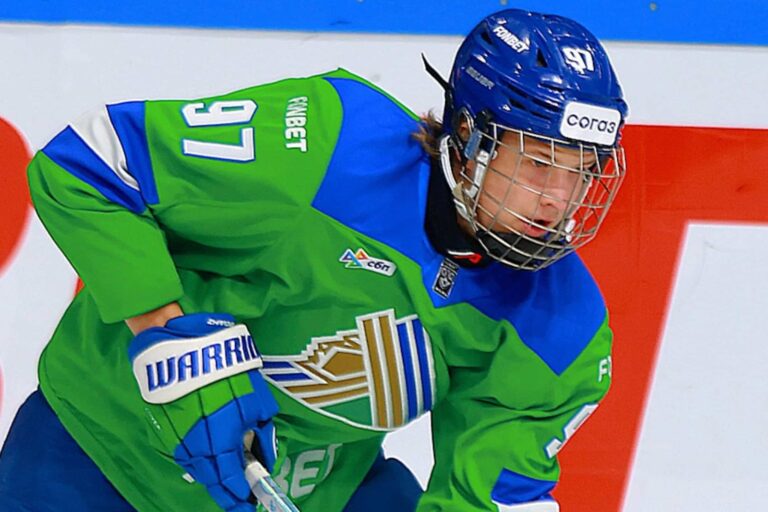 Alexander Zharovsky avec le Salavat Ioulaïev